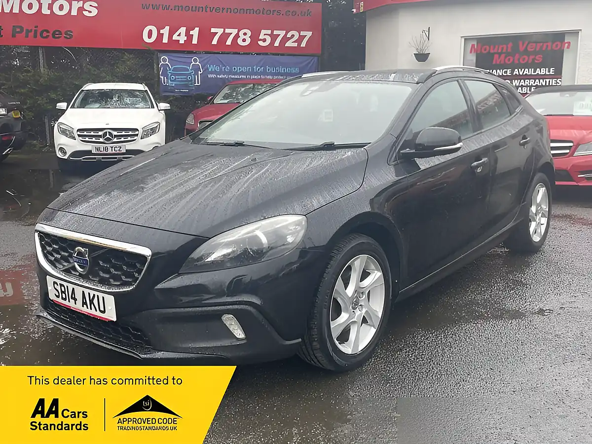 Used 2014 Volvo V40 Lux Black - Front View