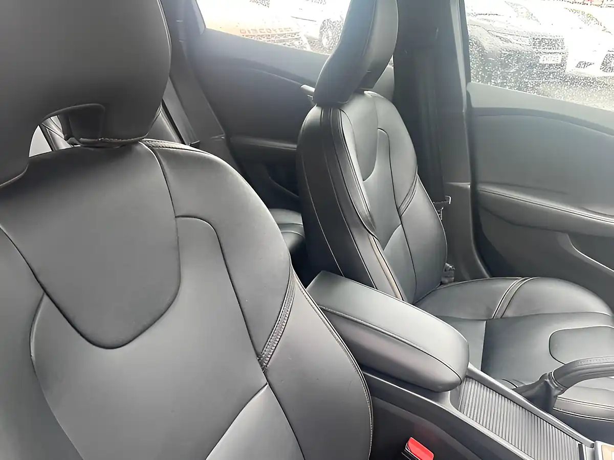 Used 2014 Volvo V40 Lux Black - Interior and Exterior details 13