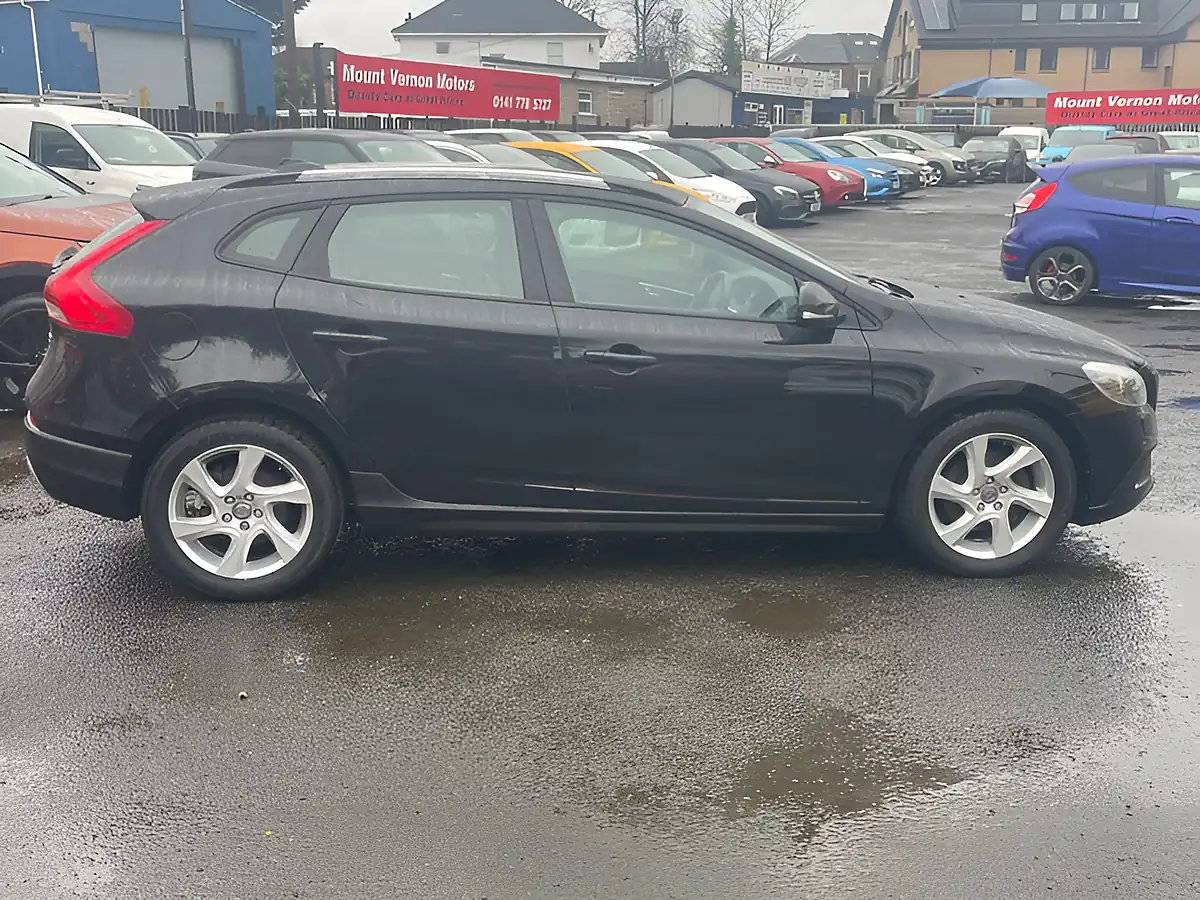 Used 2014 Volvo V40 Lux Black - Interior and Exterior details 9