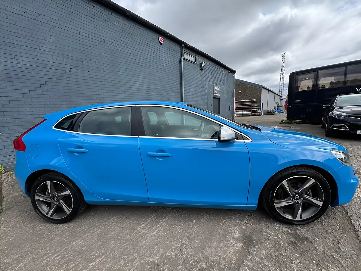 Used 2014 Volvo V40 R-Design Blue - Interior and Exterior details 10