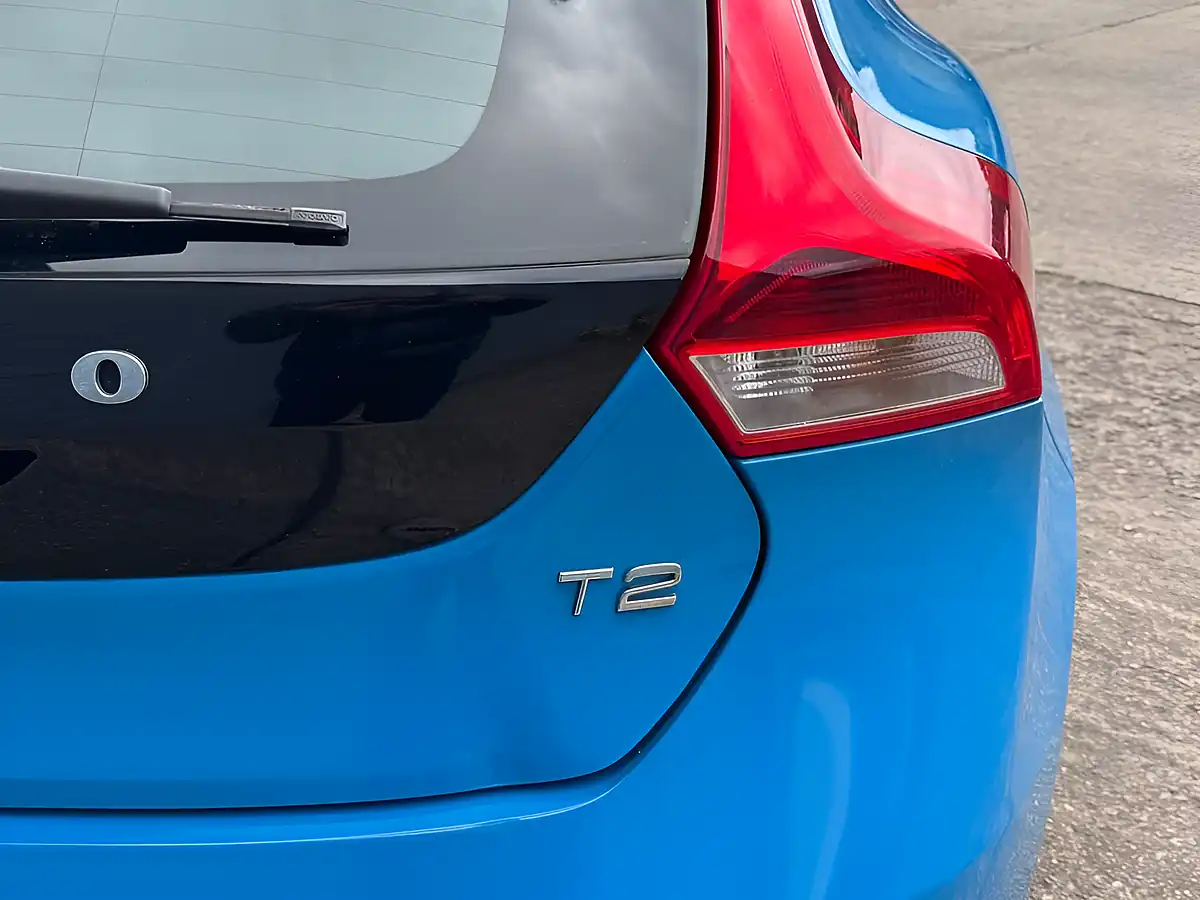 Used 2014 Volvo V40 R-Design Blue - Interior and Exterior details 14
