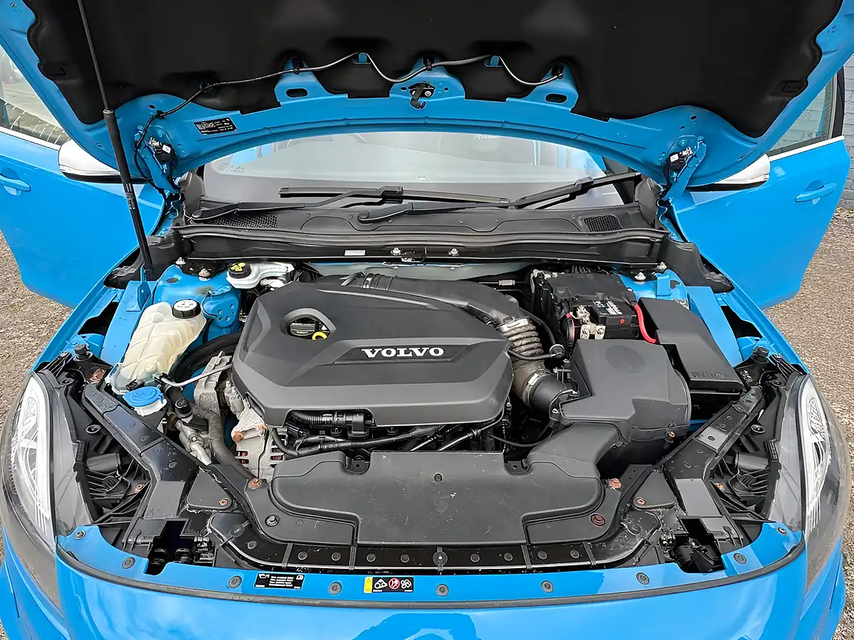 Used 2014 Volvo V40 R-Design Blue - Interior and Exterior details 4