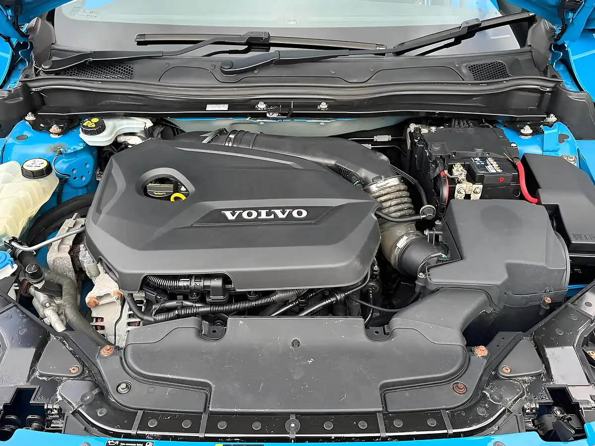 Used 2014 Volvo V40 R-Design Blue - Interior and Exterior details 6