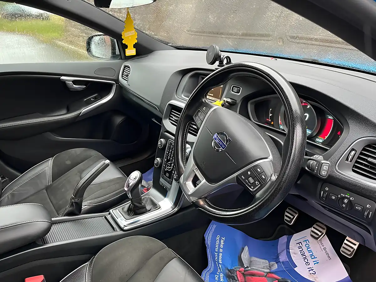 Used 2014 Volvo V40 R-Design Caspian Blue - Interior and Exterior details 13