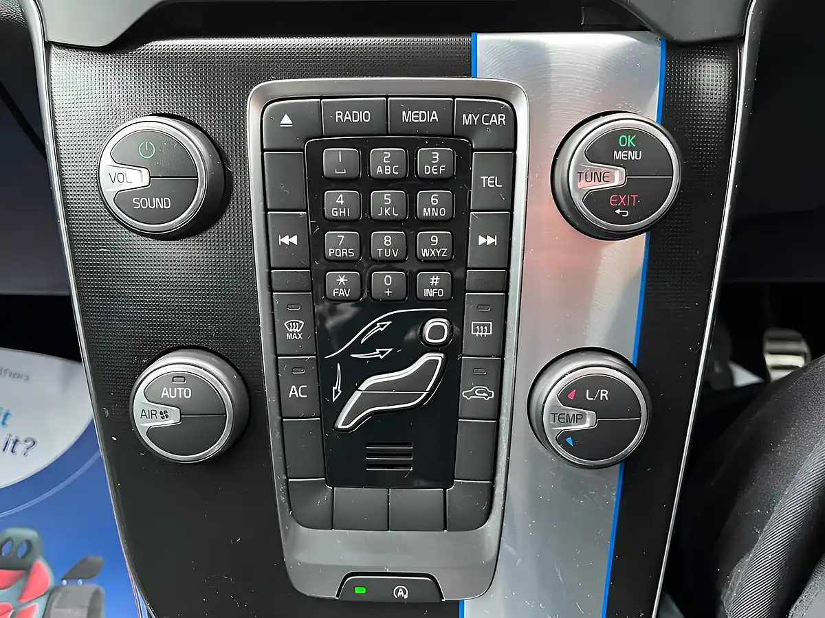 Used 2014 Volvo V40 R-Design Caspian Blue - Interior and Exterior details 15
