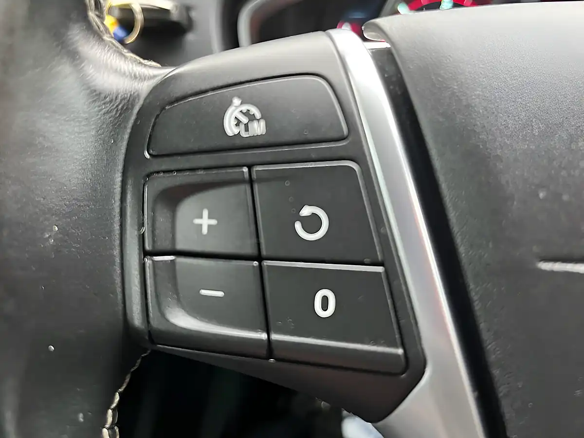 Used 2014 Volvo V40 R-Design Caspian Blue - Interior and Exterior details 17