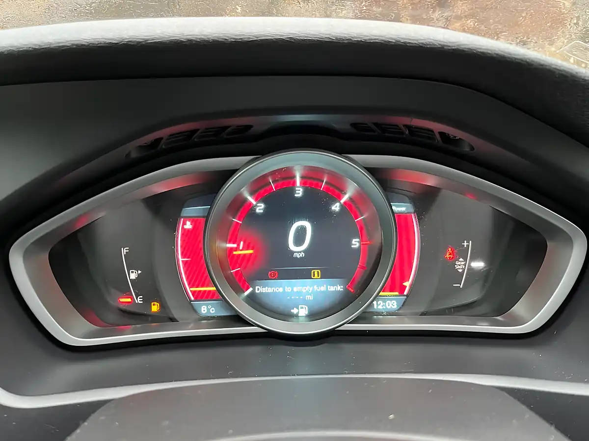 Used 2014 Volvo V40 R-Design Caspian Blue - Interior and Exterior details 18