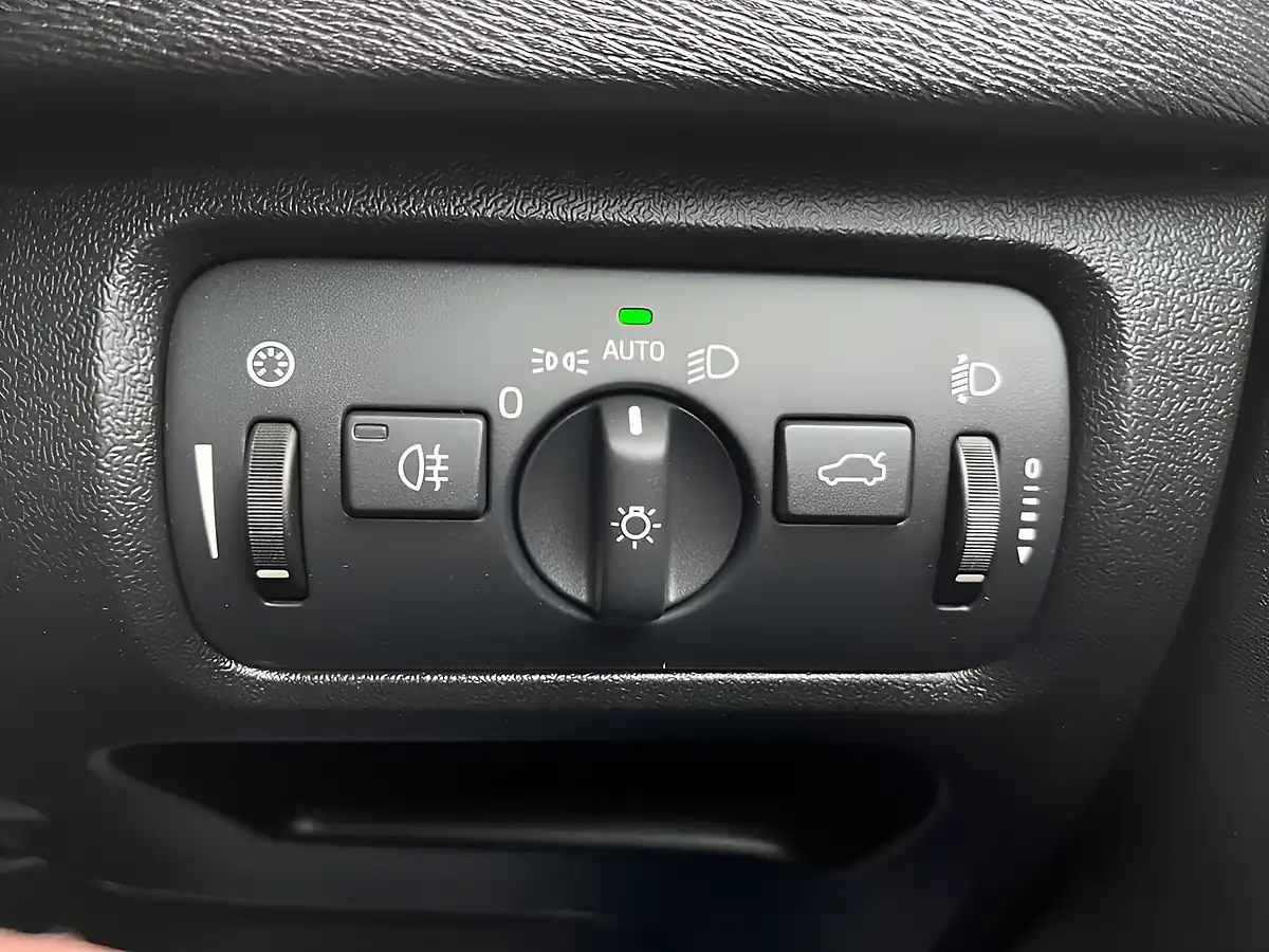 Used 2014 Volvo V40 R-Design Caspian Blue - Interior and Exterior details 19