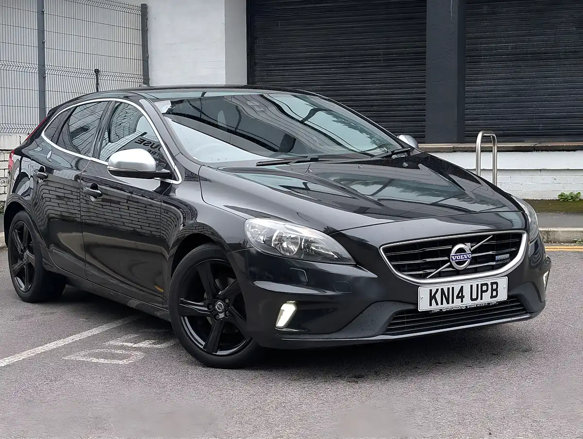 Used 2014 Volvo V40 R-Design - Front View