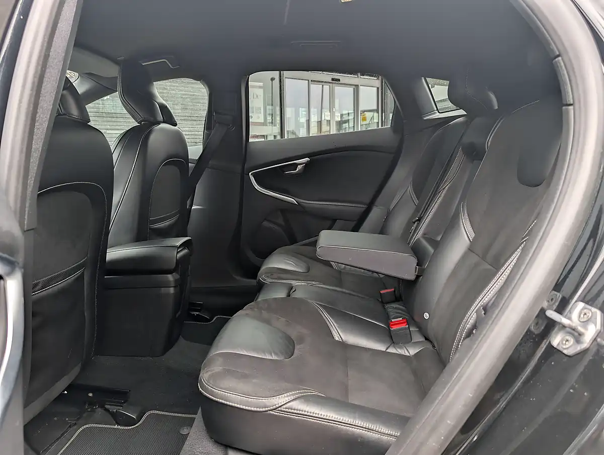 Used 2014 Volvo V40 R-Design - Interior and Exterior details 18