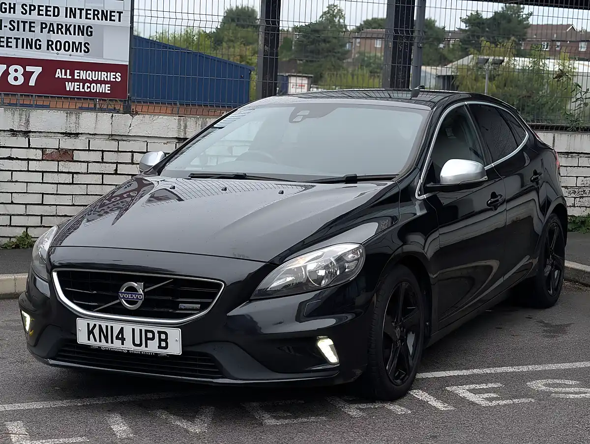 Used 2014 Volvo V40 R-Design - Interior and Exterior details 4