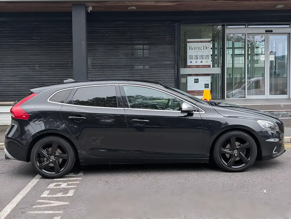 Used 2014 Volvo V40 R-Design - Interior and Exterior details 8