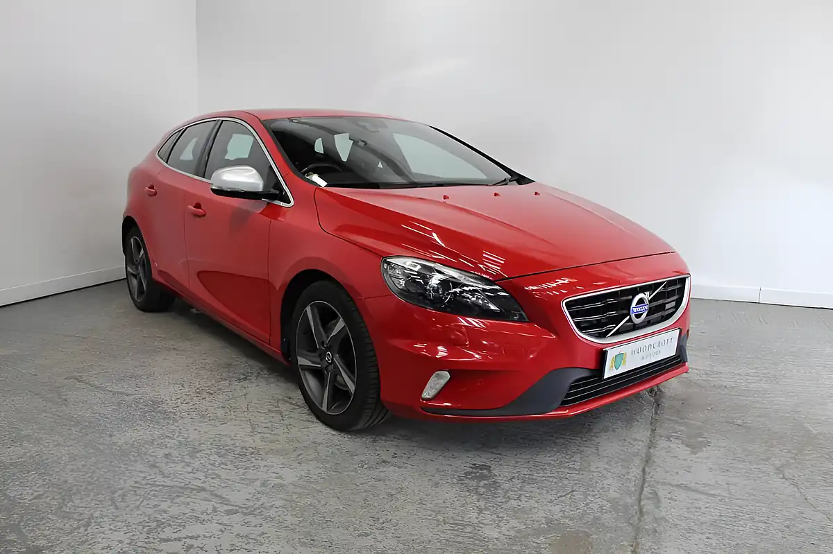 Used 2014 Volvo V40 R-Design Lux Red - Front View