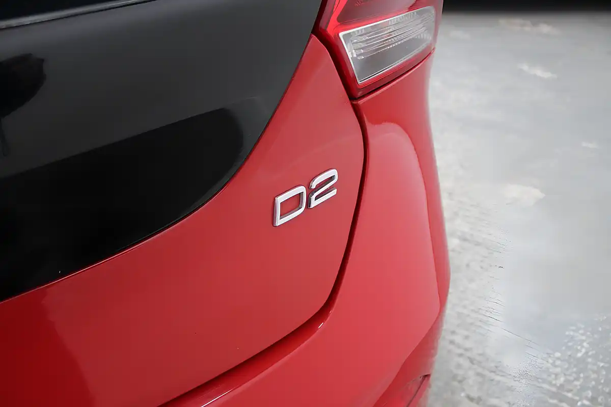 Used 2014 Volvo V40 R-Design Lux Red - Interior and Exterior details 12