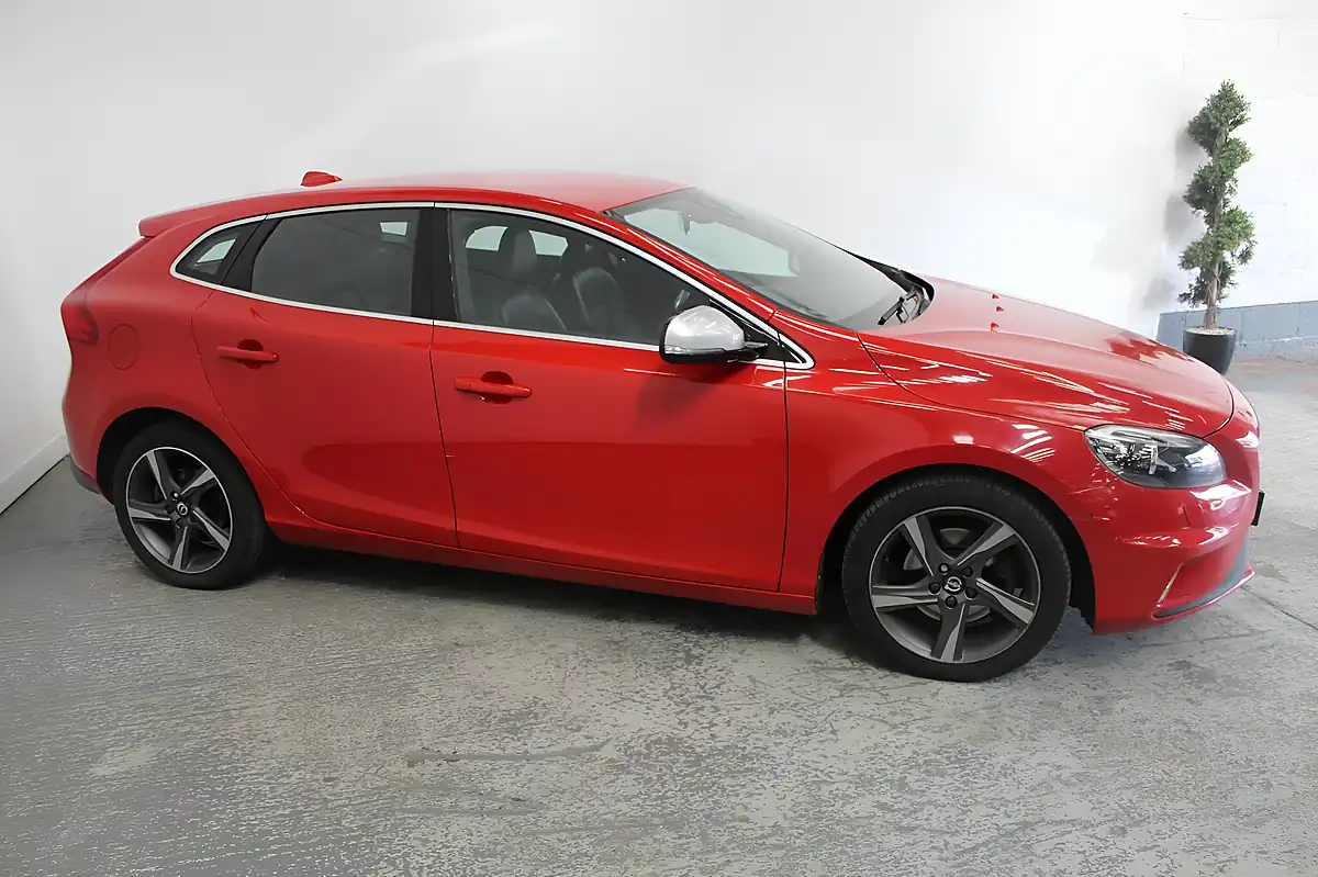 Used 2014 Volvo V40 R-Design Lux Red - Interior and Exterior details 3