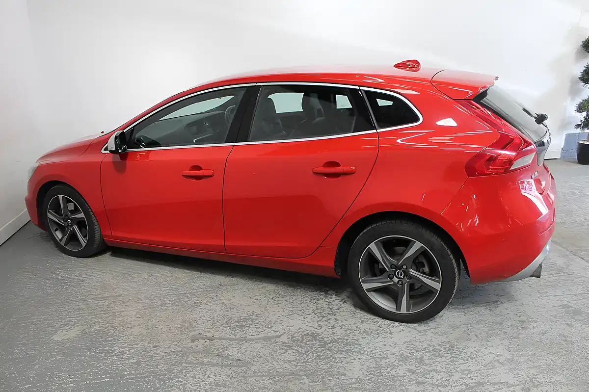Used 2014 Volvo V40 R-Design Lux Red - Interior and Exterior details 7