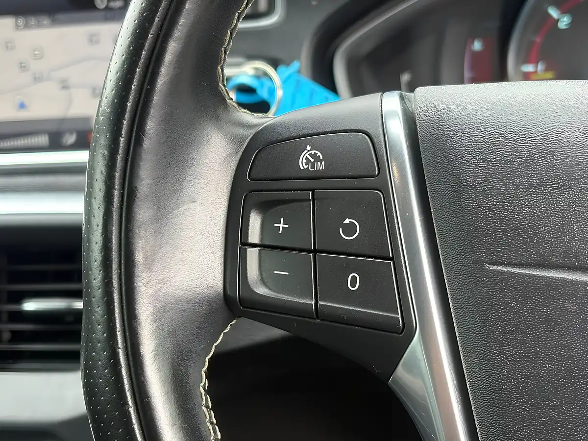 Used 2014 Volvo V40 R-Design Nav White - Interior and Exterior details 13