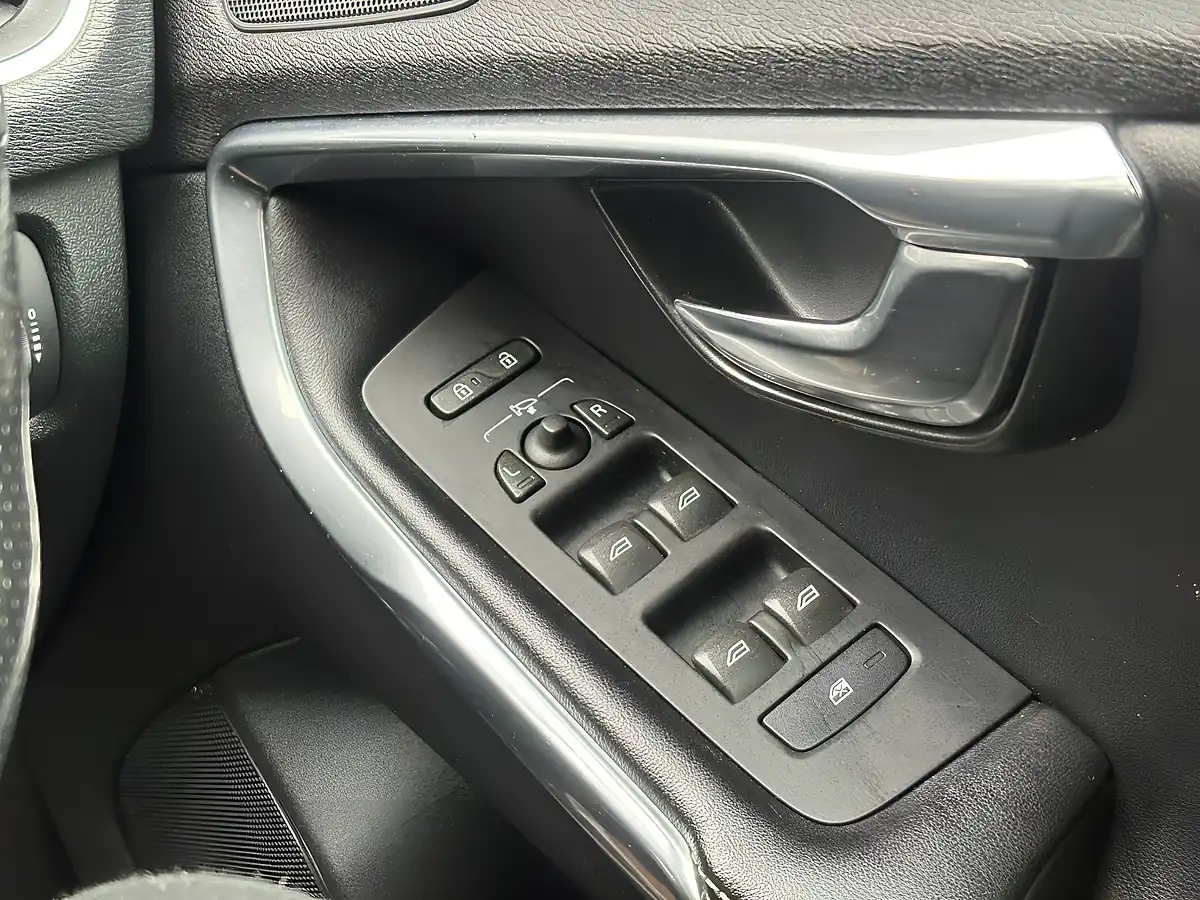 Used 2014 Volvo V40 R-Design Nav White - Interior and Exterior details 15
