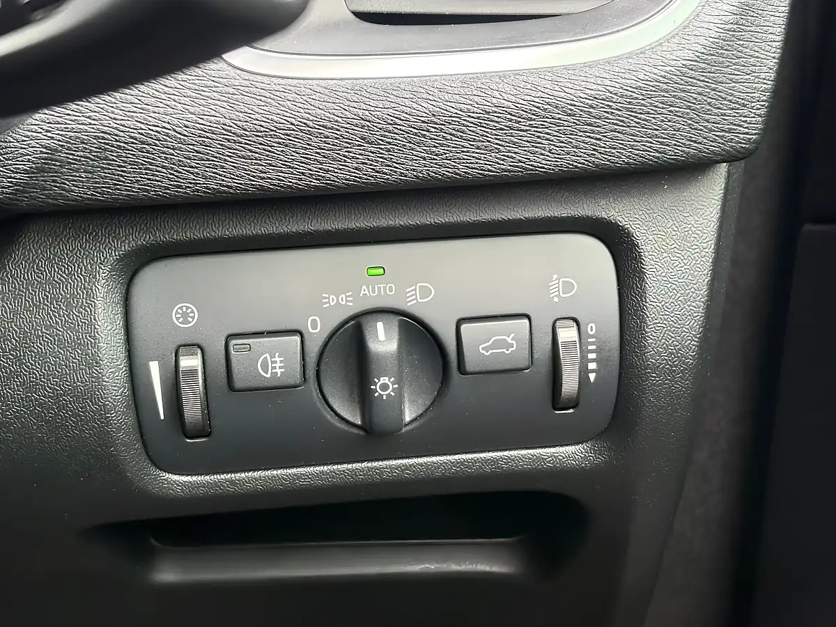 Used 2014 Volvo V40 R-Design Nav White - Interior and Exterior details 16
