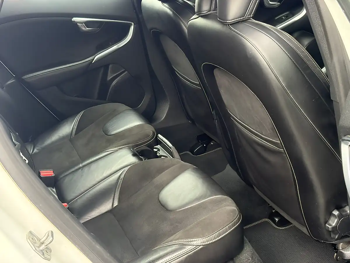 Used 2014 Volvo V40 R-Design Nav White - Interior and Exterior details 17