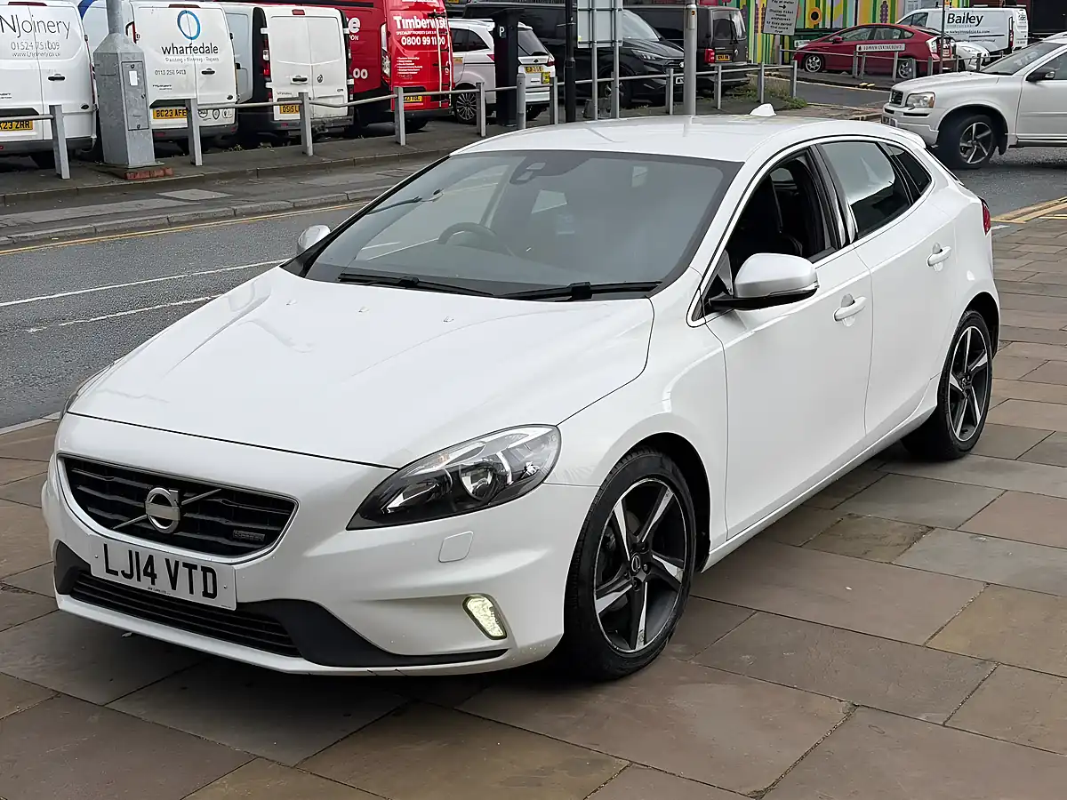 Used 2014 Volvo V40 R-Design Nav White - Interior and Exterior details 4