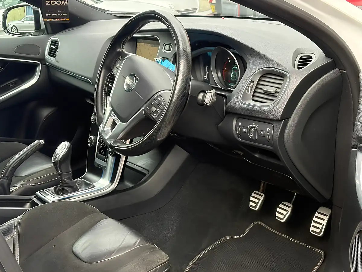Used 2014 Volvo V40 R-Design Nav White - Interior and Exterior details 7