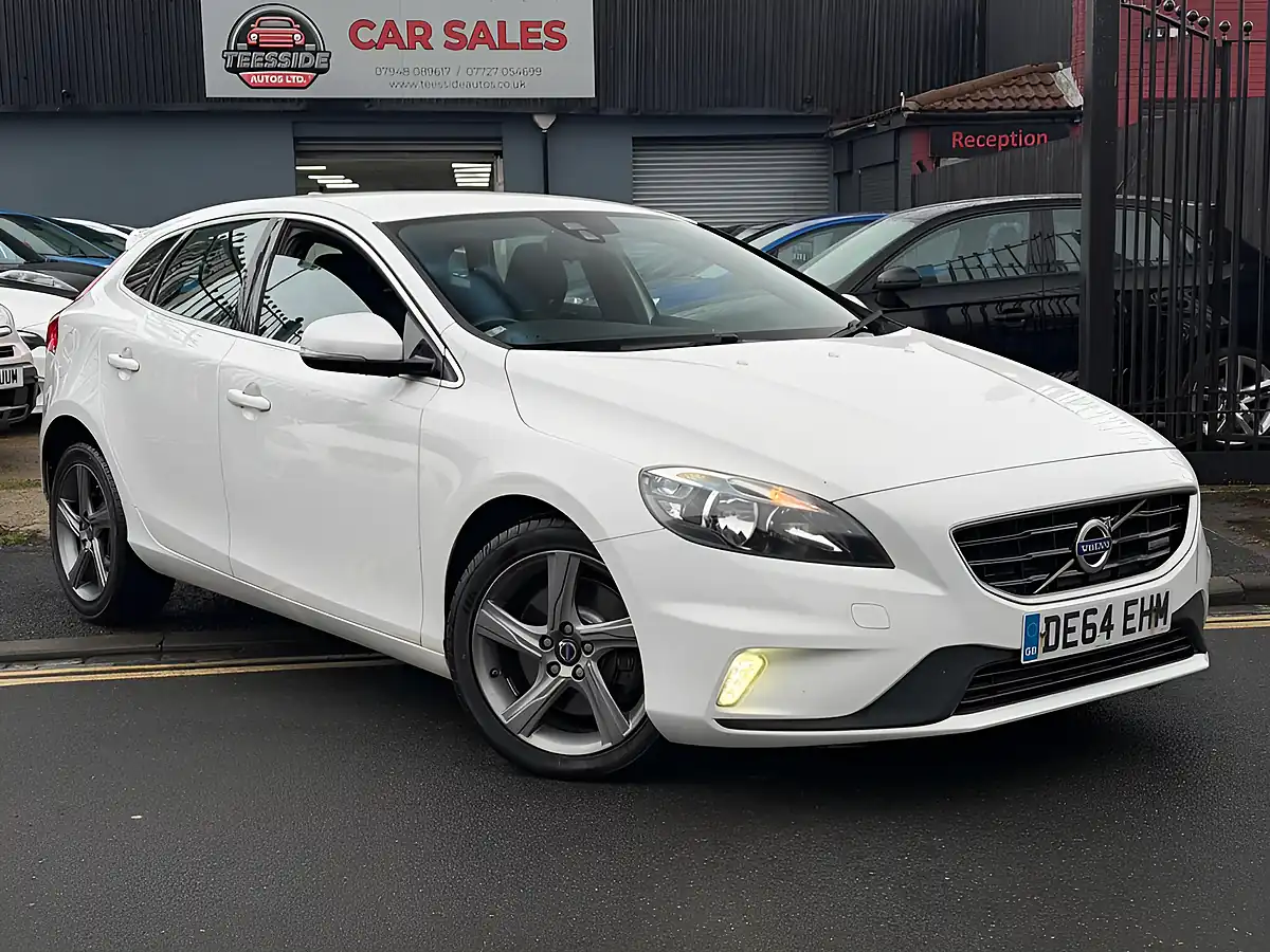 Used 2014 Volvo V40 R-Design Nav White - Front View