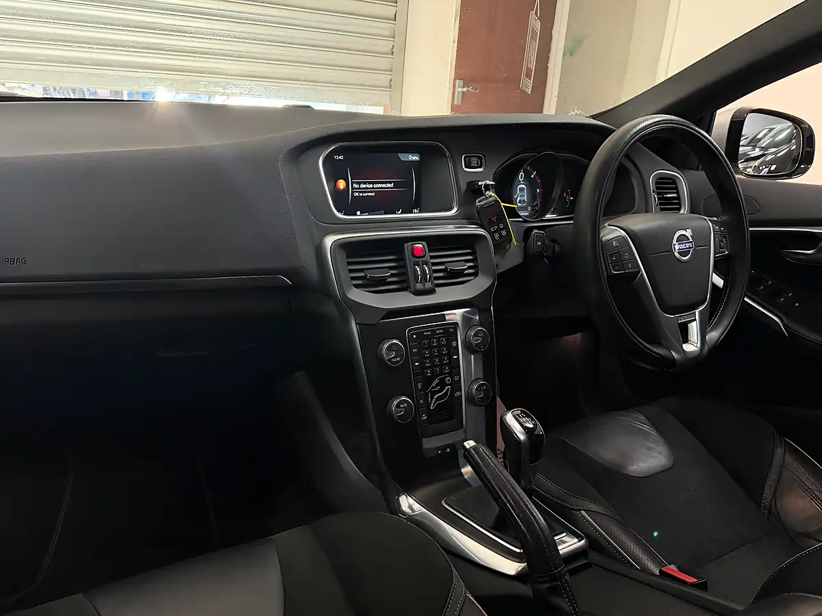 Used 2014 Volvo V40 R-Design Nav White - Interior and Exterior details 11