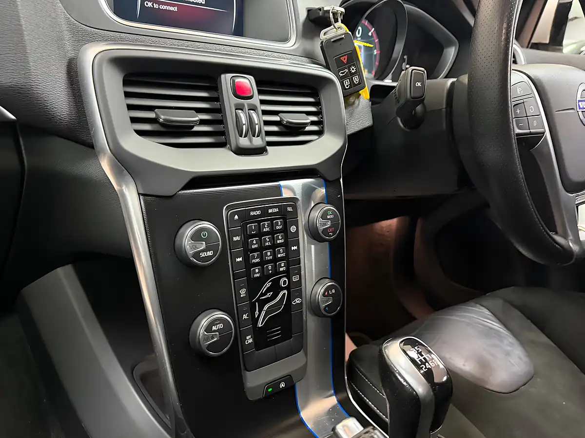Used 2014 Volvo V40 R-Design Nav White - Interior and Exterior details 12