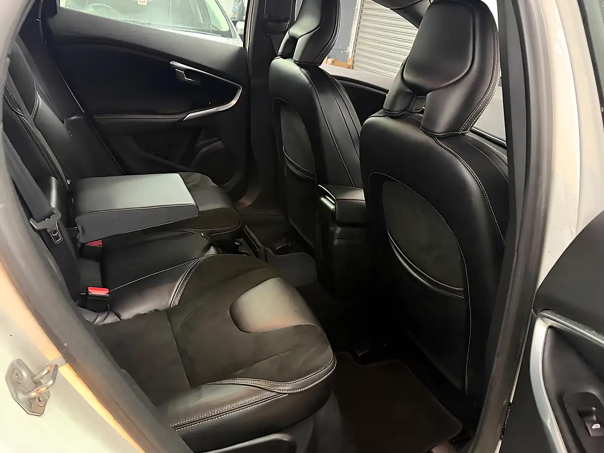 Used 2014 Volvo V40 R-Design Nav White - Interior and Exterior details 16