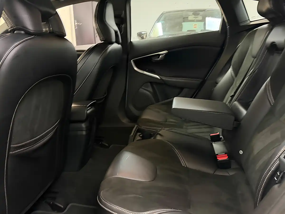 Used 2014 Volvo V40 R-Design Nav White - Interior and Exterior details 19