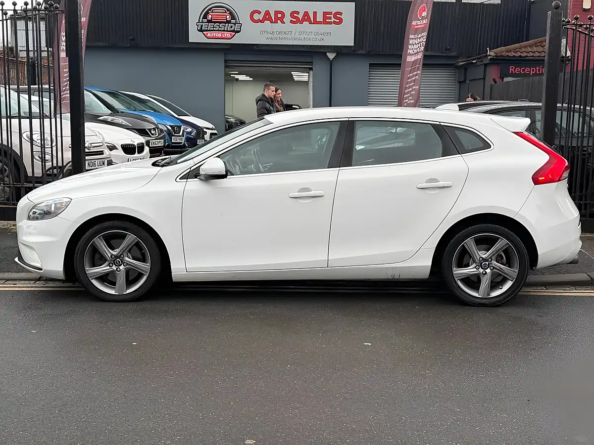 Used 2014 Volvo V40 R-Design Nav White - Interior and Exterior details 4