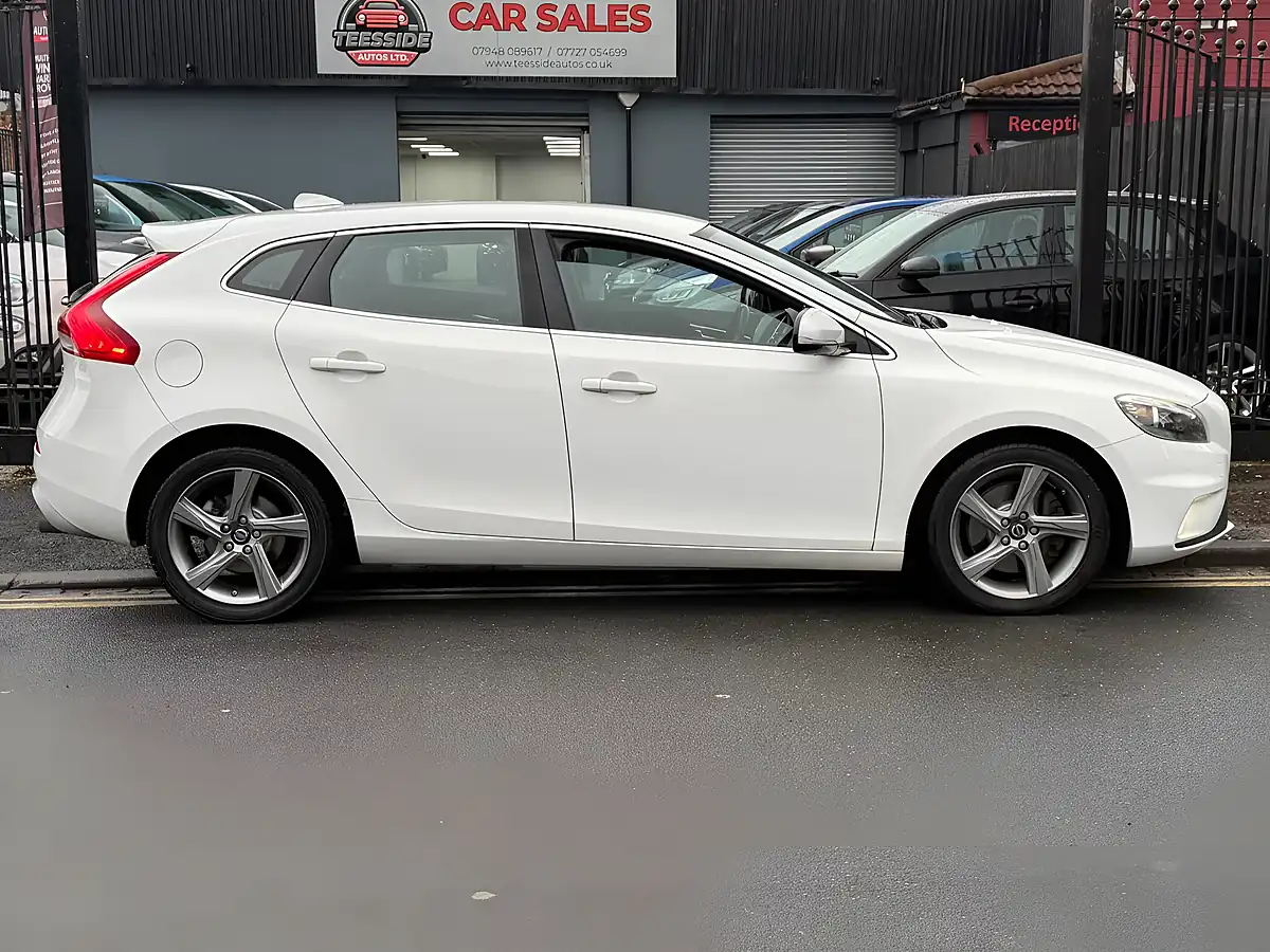 Used 2014 Volvo V40 R-Design Nav White - Interior and Exterior details 3