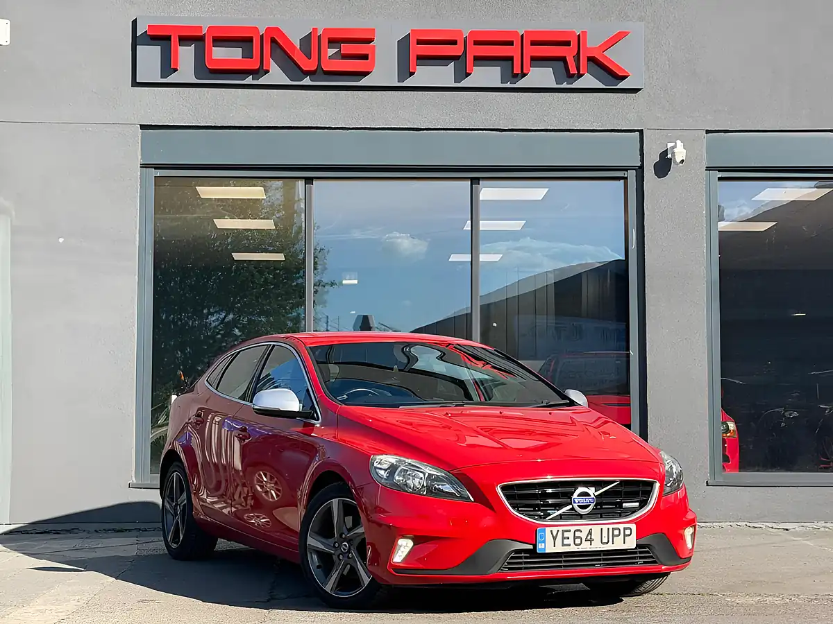 Used 2014 Volvo V40 R-Design Red - Front View