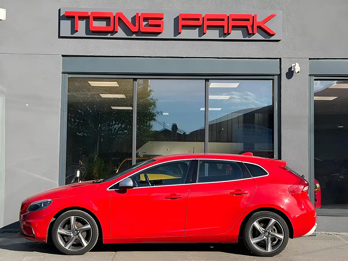 Used 2014 Volvo V40 R-Design Red - Interior and Exterior details 11