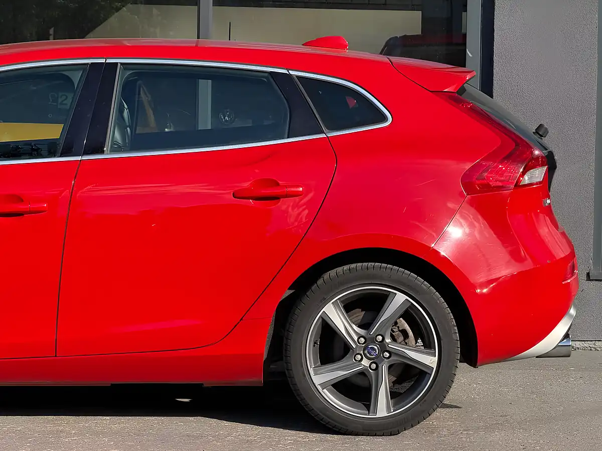 Used 2014 Volvo V40 R-Design Red - Interior and Exterior details 12