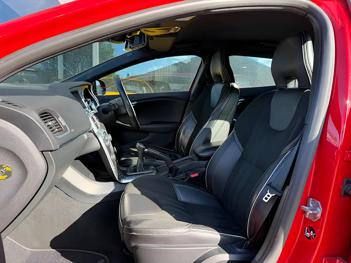 Used 2014 Volvo V40 R-Design Red - Interior and Exterior details 14