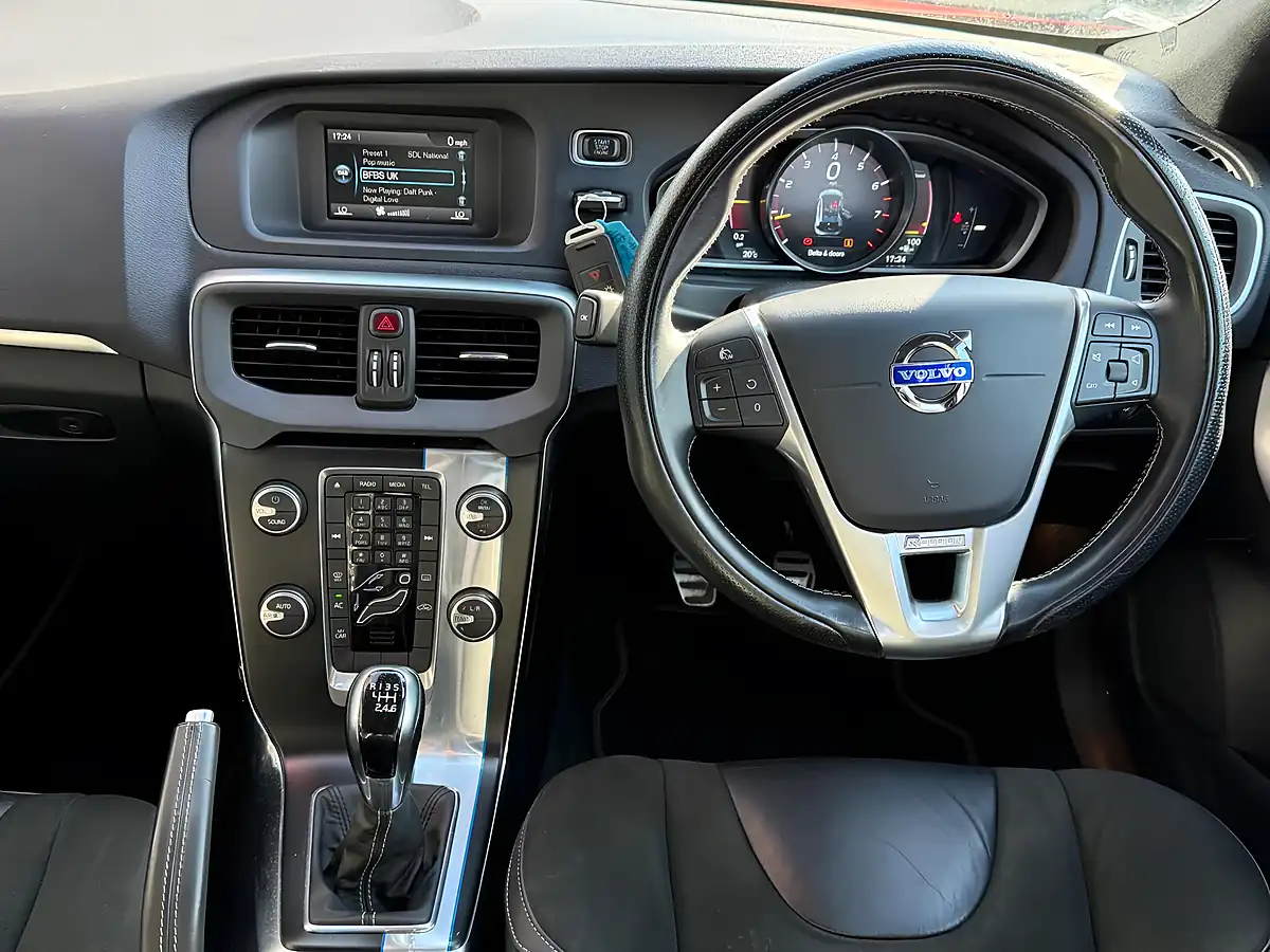 Used 2014 Volvo V40 R-Design Red - Interior and Exterior details 15