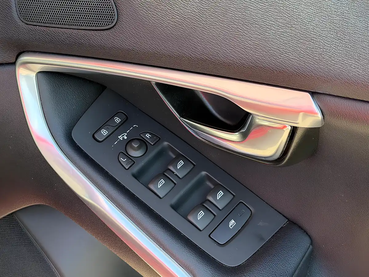 Used 2014 Volvo V40 R-Design Red - Interior and Exterior details 16