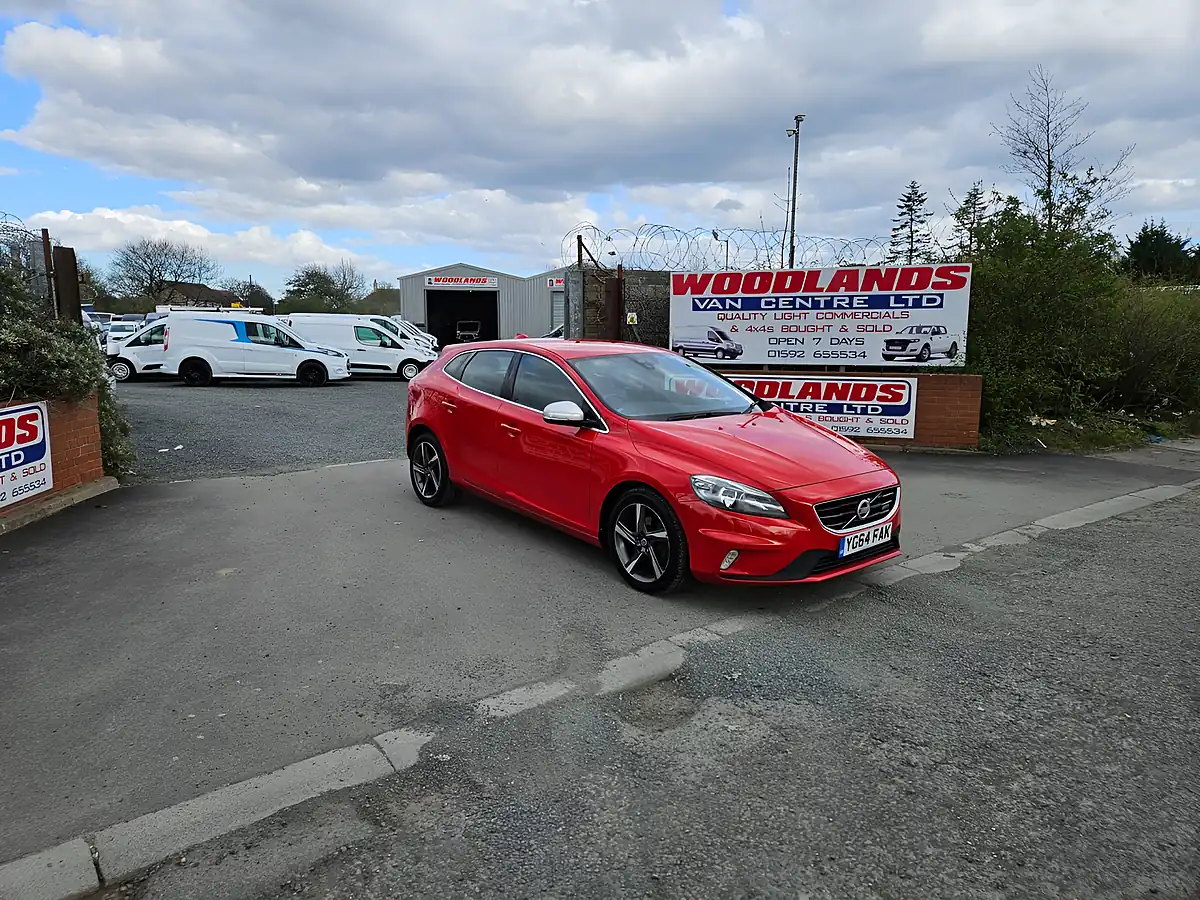 Used 2014 Volvo V40 R-Design Red - Front View