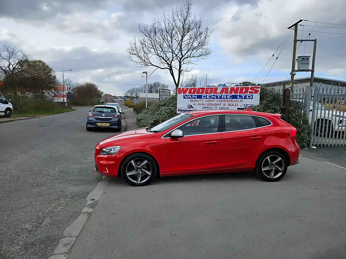 Used 2014 Volvo V40 R-Design Red - Interior and Exterior details 5