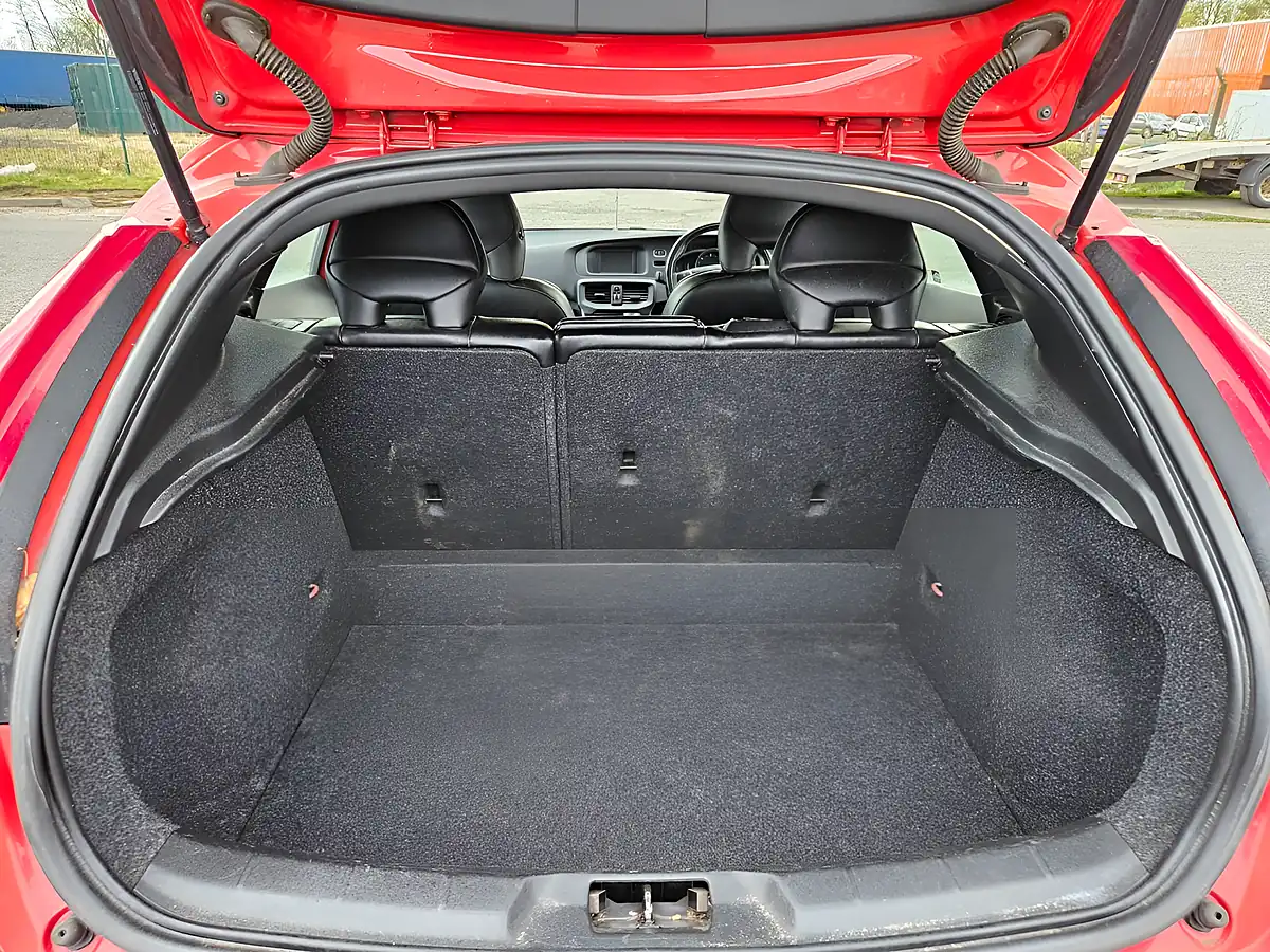 Used 2014 Volvo V40 R-Design Red - Interior and Exterior details 9