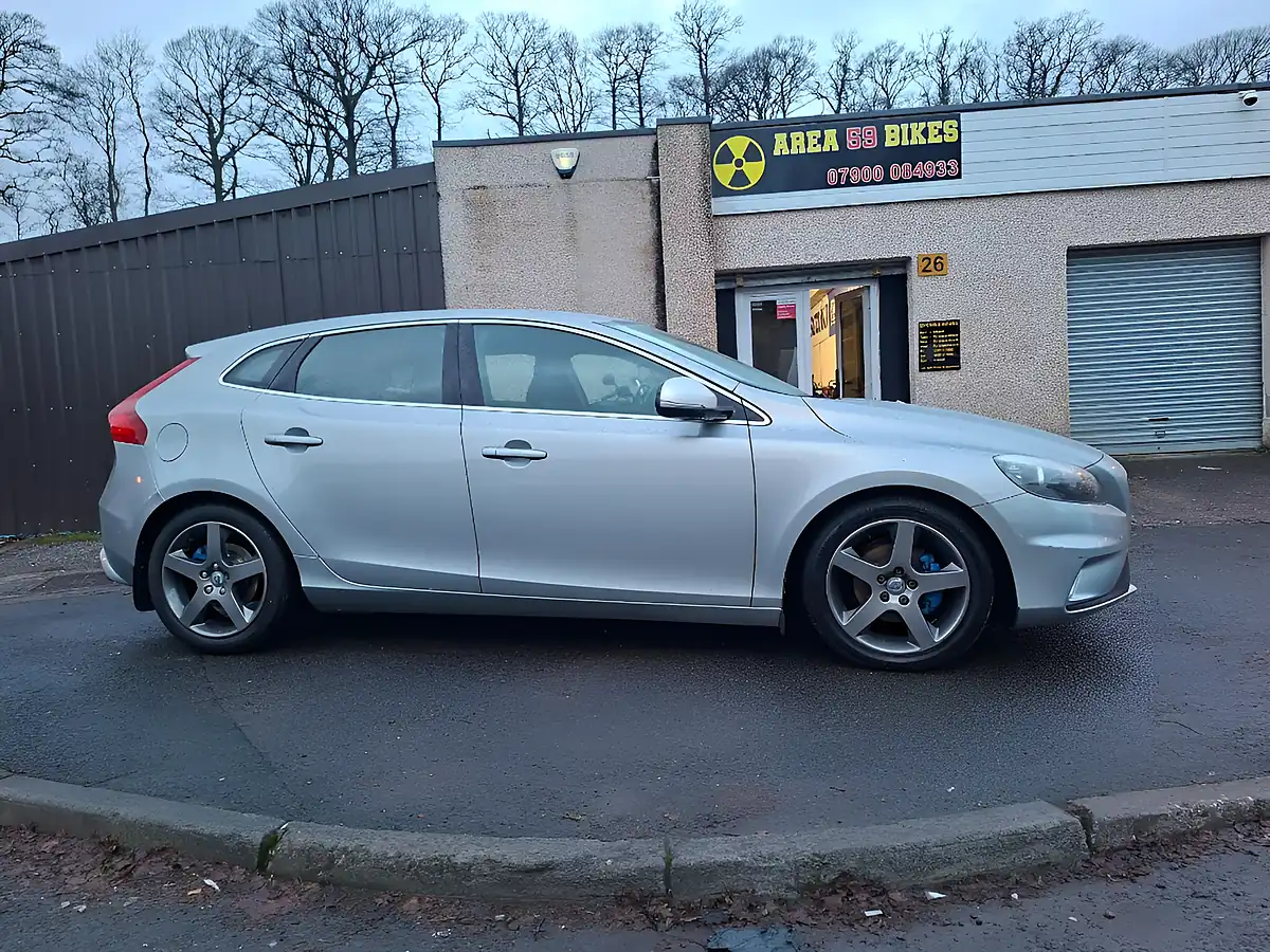 Used 2014 Volvo V40 R-Design Silver - Front View