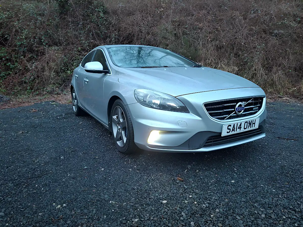 Used 2014 Volvo V40 R-Design Silver - Interior and Exterior details 3
