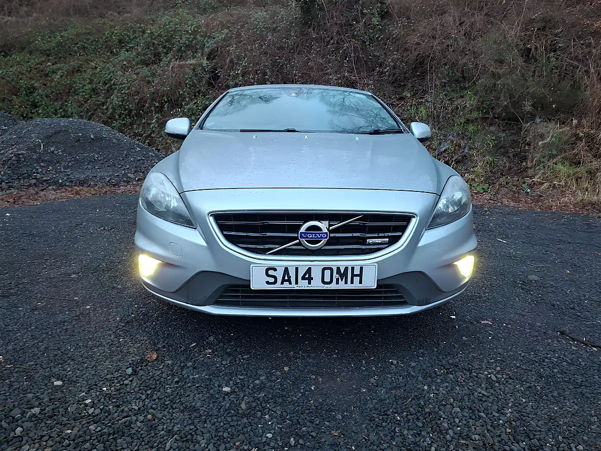 Used 2014 Volvo V40 R-Design Silver - Interior and Exterior details 4