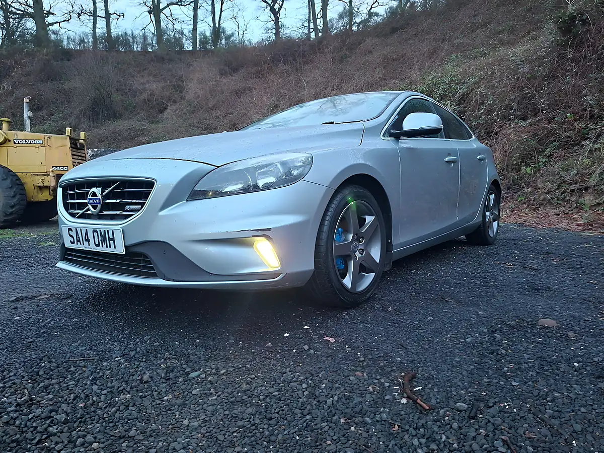 Used 2014 Volvo V40 R-Design Silver - Interior and Exterior details 5