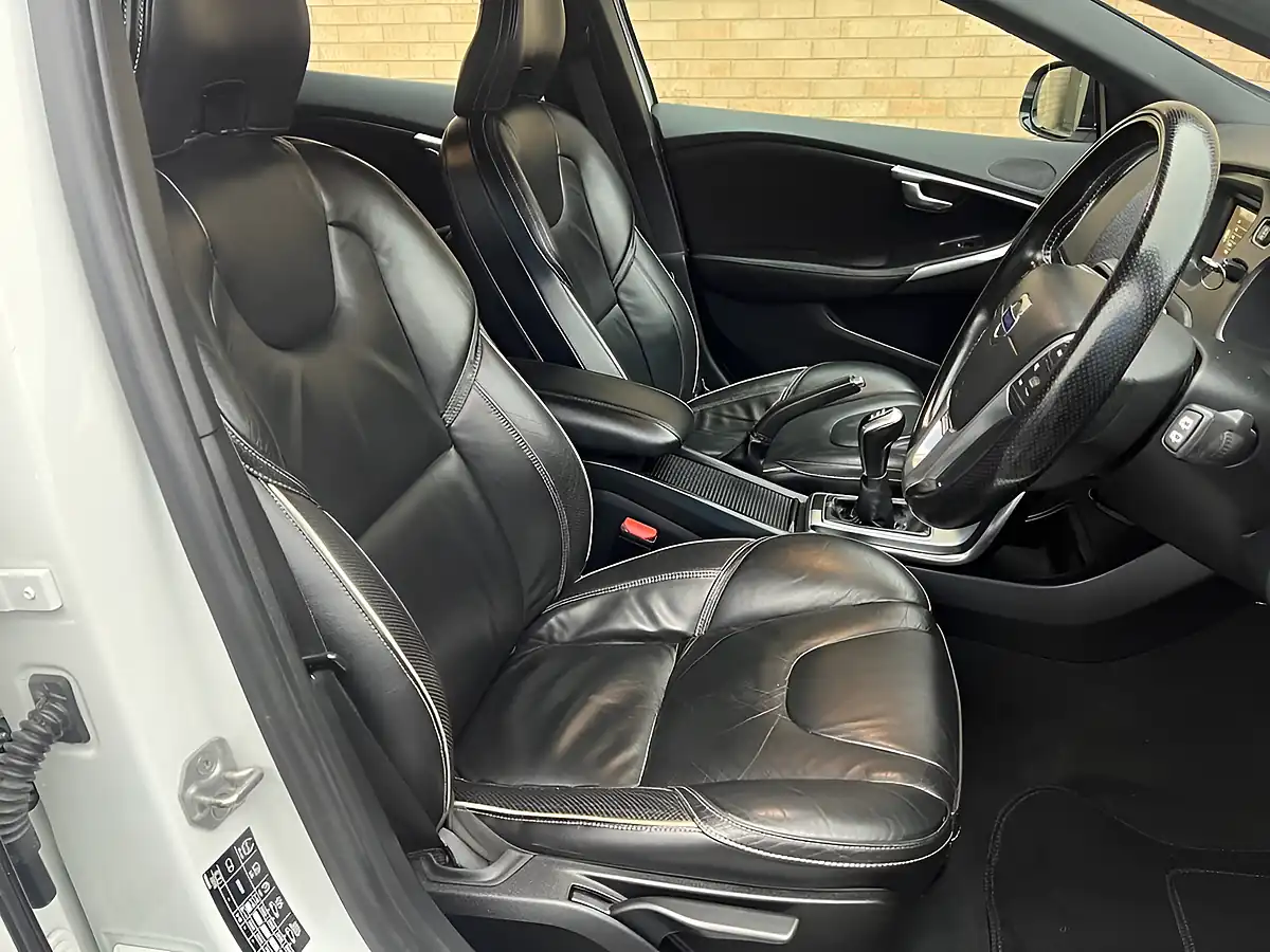 Used 2014 Volvo V40 R-Design White - Interior and Exterior details 12