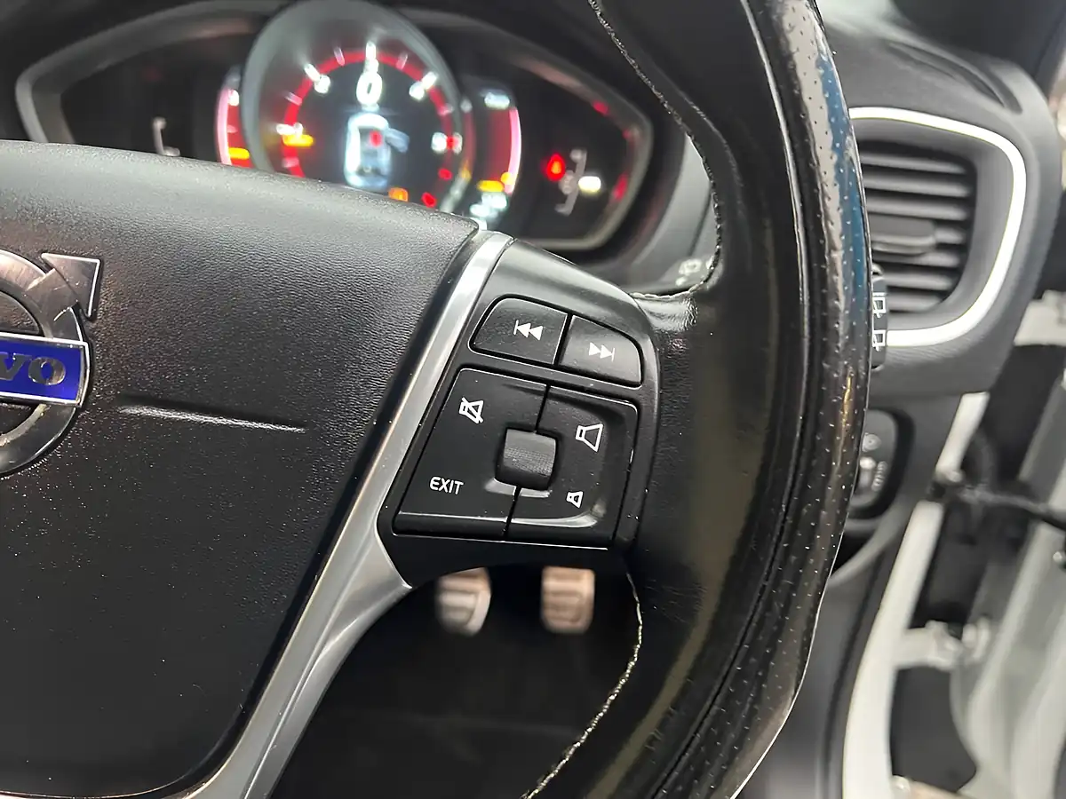 Used 2014 Volvo V40 R-Design White - Interior and Exterior details 18