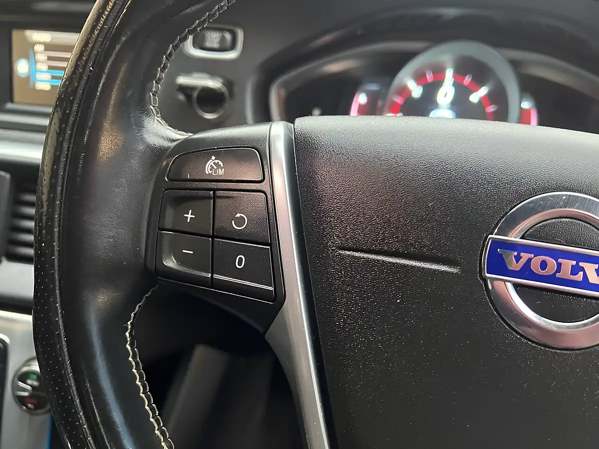Used 2014 Volvo V40 R-Design White - Interior and Exterior details 19
