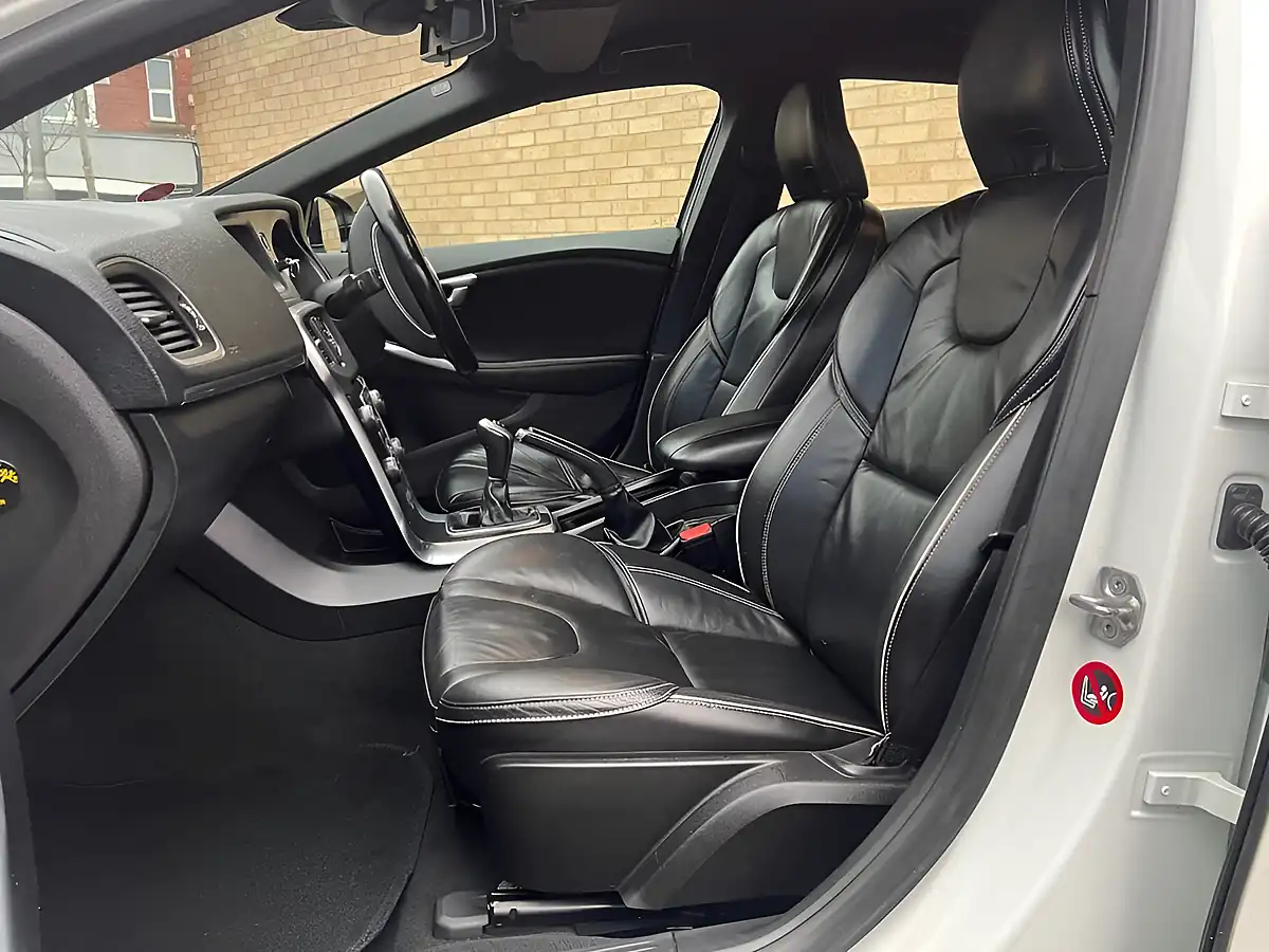 Used 2014 Volvo V40 R-Design White - Interior and Exterior details 5